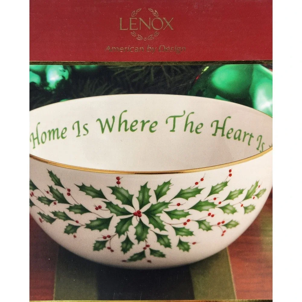 LENOX CHRISTMAS HOLIDAY PORCELAIN 9